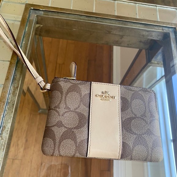 Coach wristlet tan cream and gold - Picture 5 of 5